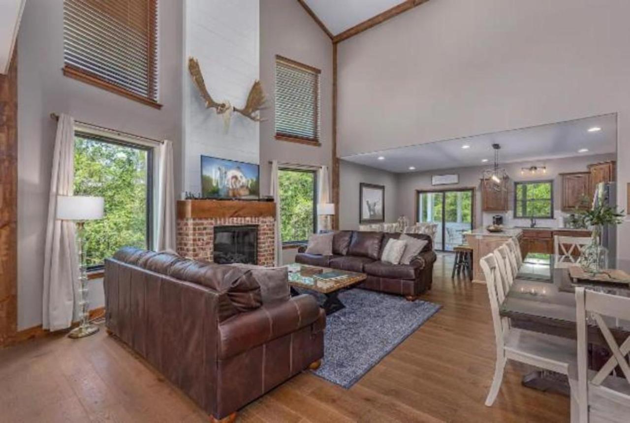 Premier Retreat With Hot Tub, Theater & Pool Table Villa Hollister Екстериор снимка
