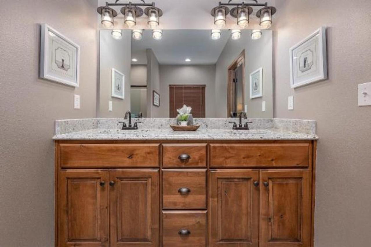 Premier Retreat With Hot Tub, Theater & Pool Table Villa Hollister Екстериор снимка