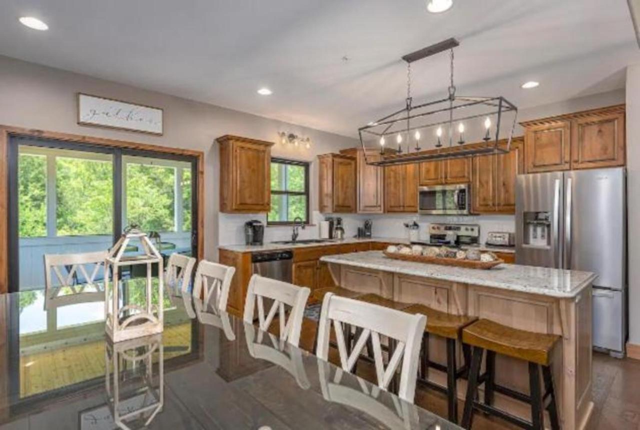Premier Retreat With Hot Tub, Theater & Pool Table Villa Hollister Екстериор снимка